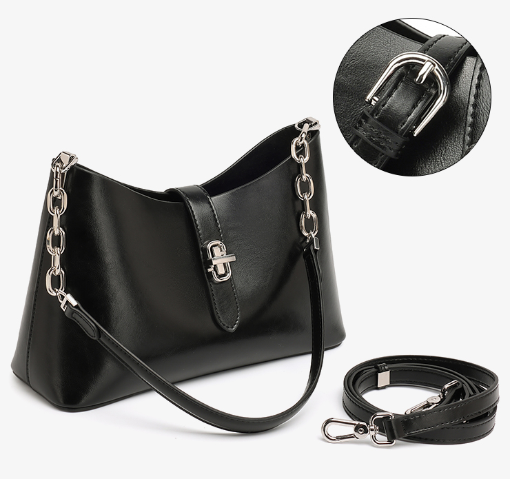 Les deux bandoulières du sac Fanny noir et détail de la boucle de réglage