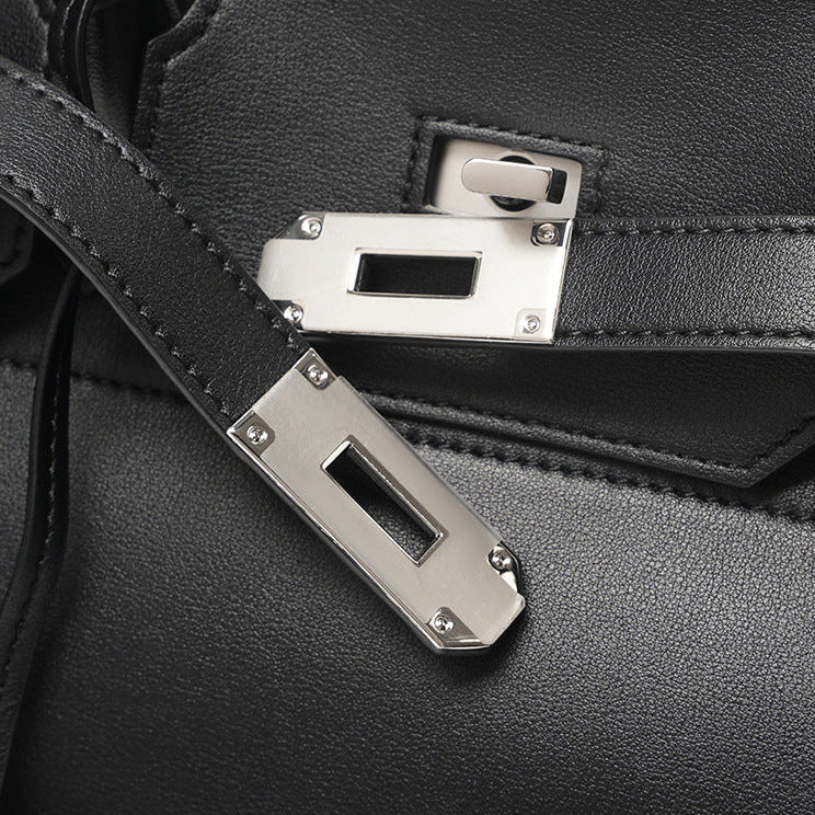 Détails de Carmelia