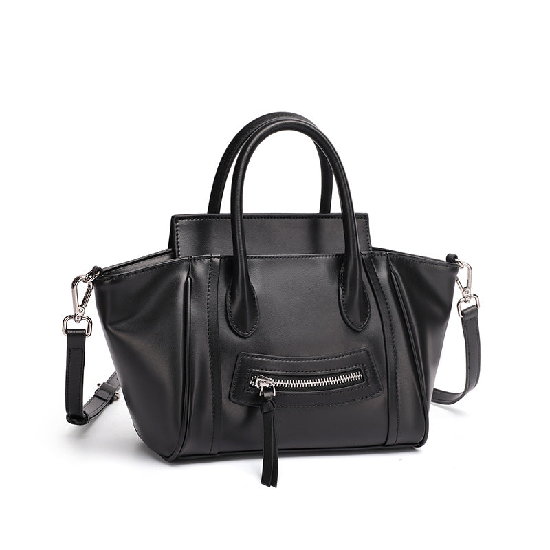 Sac trapèze Irina Noir, vue du coloris en cuir de vachette