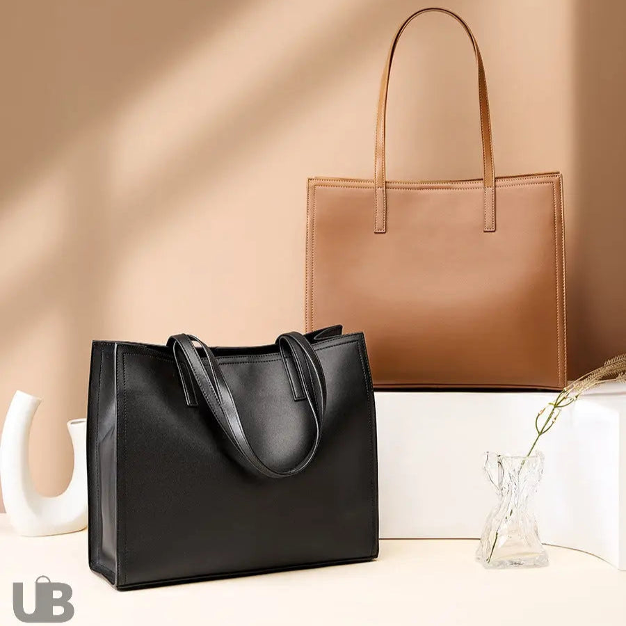 Sac fourre-tout deux coloris camel et noir Lucie en cuir posés sur une structure décorative UniversBags