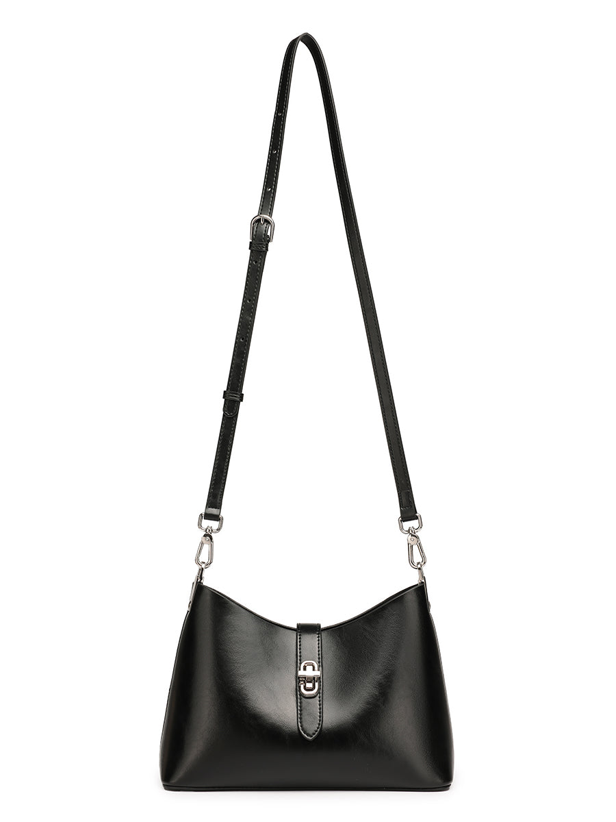 Sac Fanny noir avec sa bandoulière longue réglable