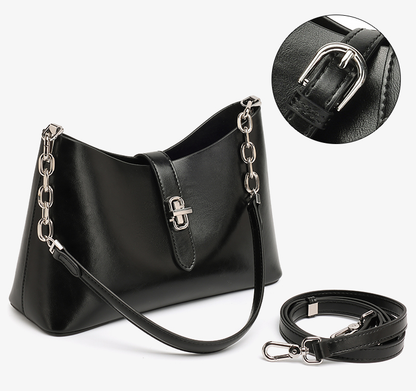 Les deux bandoulières du sac Fanny noir et détail de la boucle de réglage