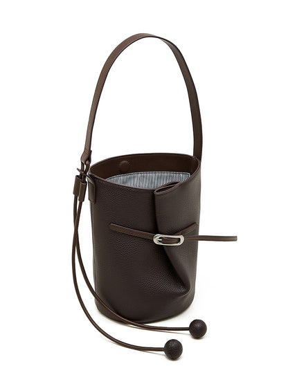 Vue de dessus de l’ouverture du sac Isabella marron café et de son intérieur rayé