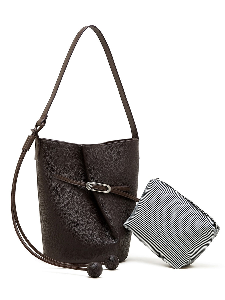 Sac Isabella marron café accompagné de sa pochette intérieure rayée