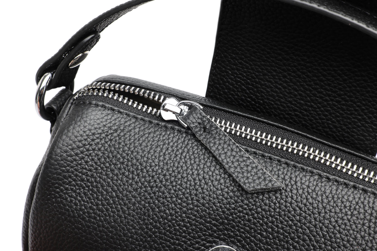 Fermeture zippée supérieure de Lana et tirette en cuir noir