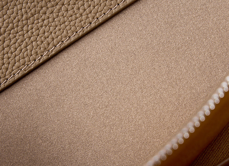Détail de la texture intérieure et du bord cousu du sac Melinda