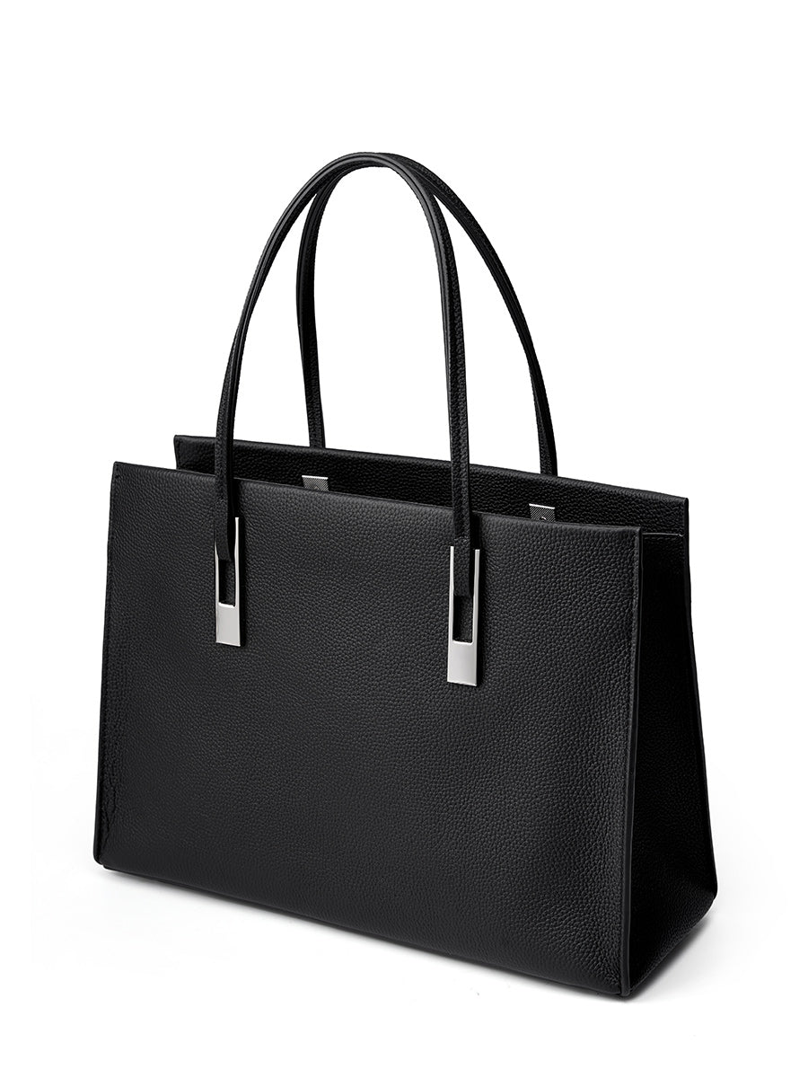 Sac Melinda noir vu de trois quarts sur fond blanc