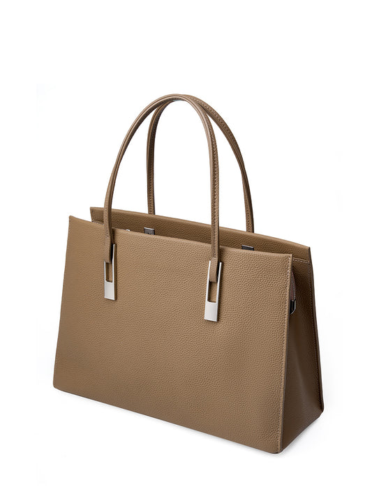Sac Melinda taupe vu de trois quarts sur fond blanc