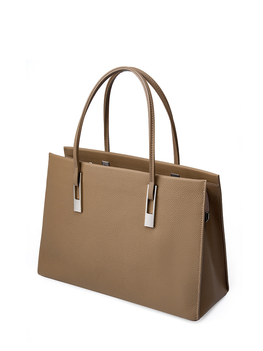 Sac Melinda taupe vu de trois quarts sur fond blanc