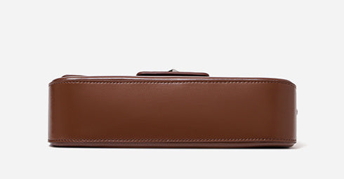 Dessous du sac Monica caramel et coutures de la base