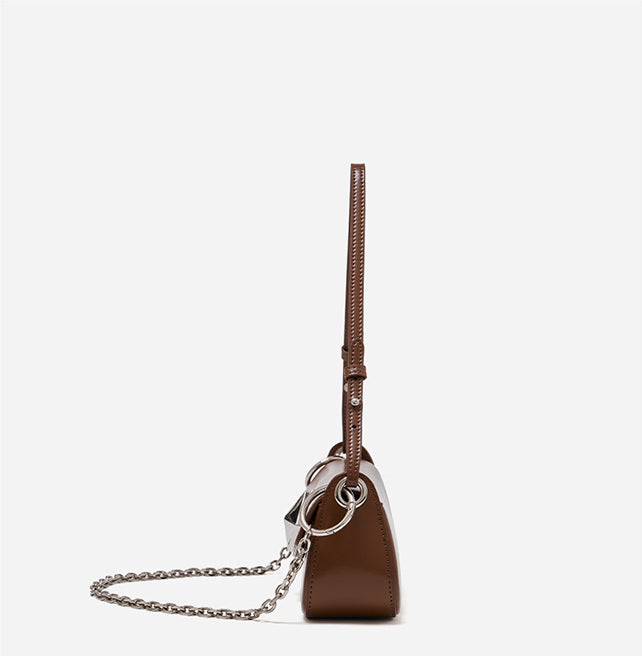 Profil du sac Monica caramel et attaches de la sangle