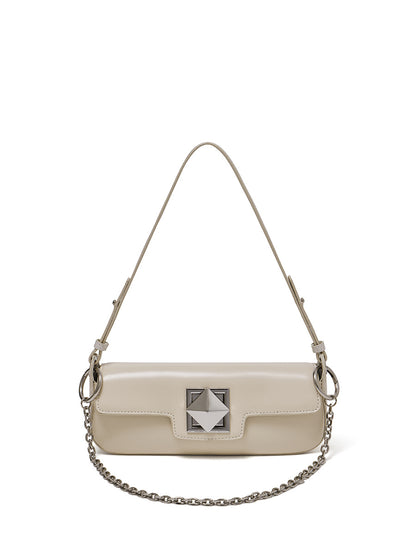 Sac Monica crème de face sur fond blanc, avec sangle et chaîne