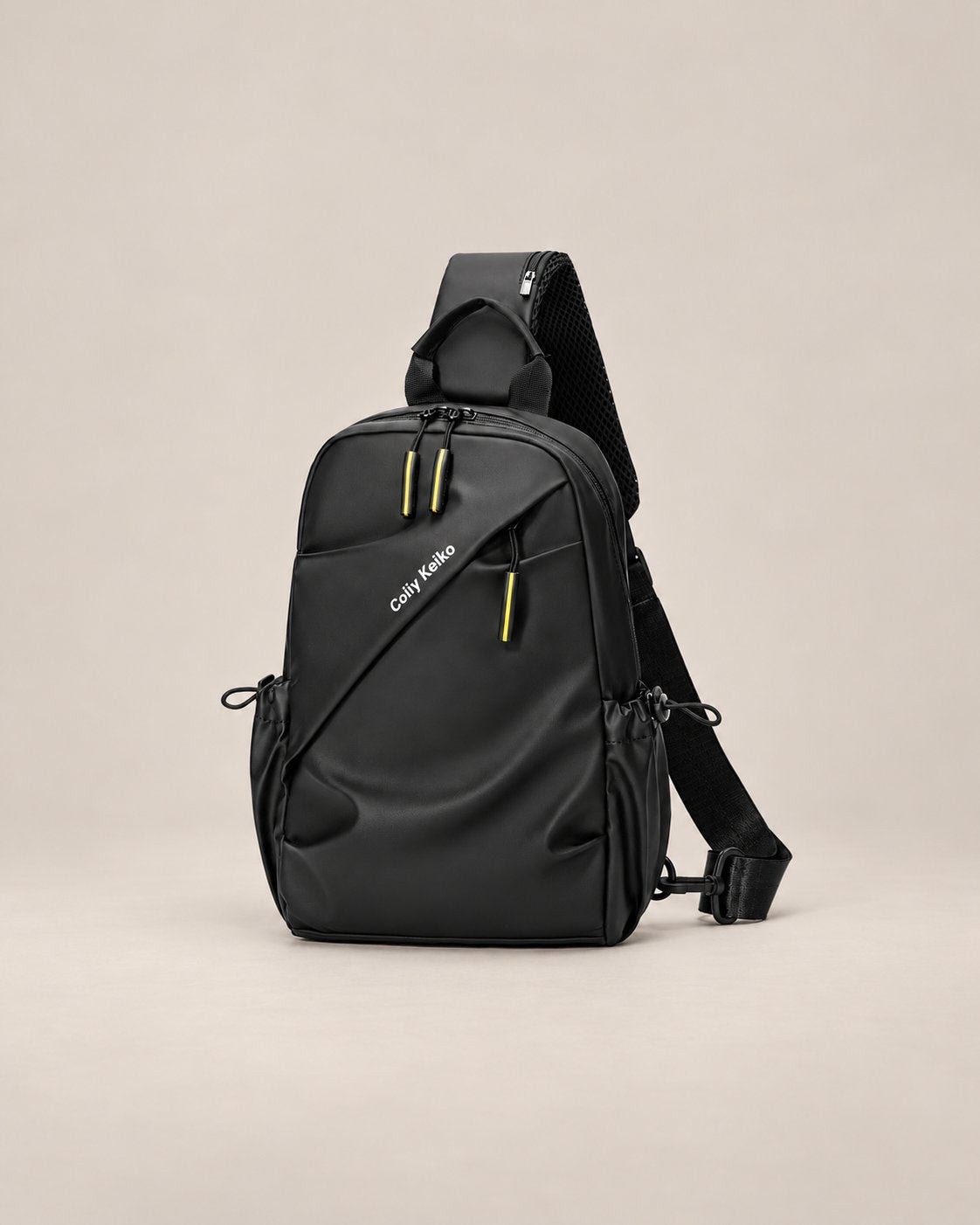 Sac bandoulière Coliy Keiko noir, vue complète sur fond de studio