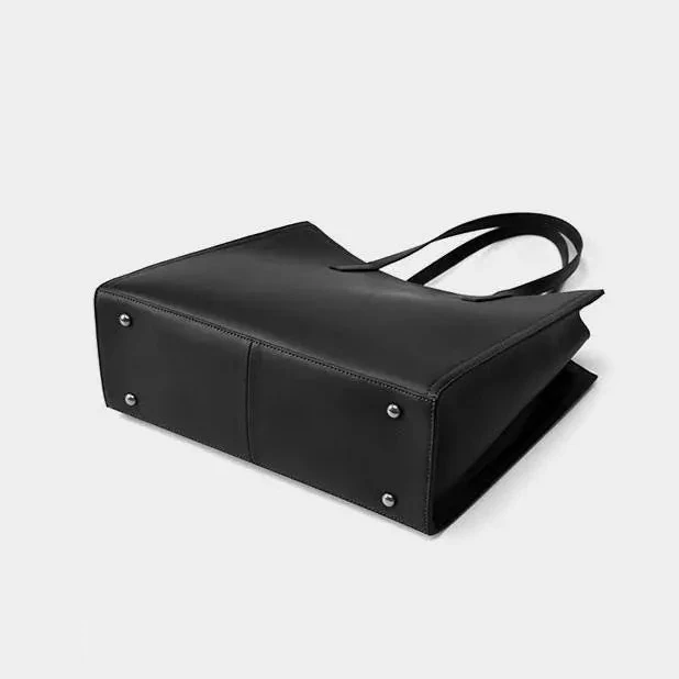 Sac fourre-tout Lucie en cuir couché vu du dessous UniversBags