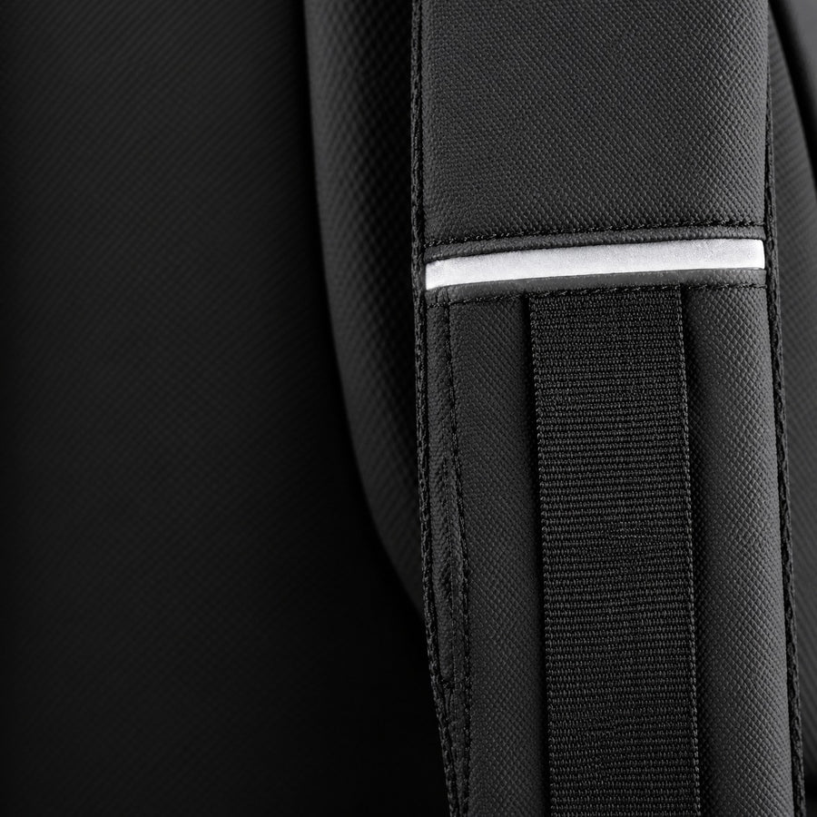 Détail de la bande réfléchissante sur une bretelle du sac Abers amélioré