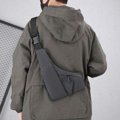Function portée dans le dos par-dessus une veste