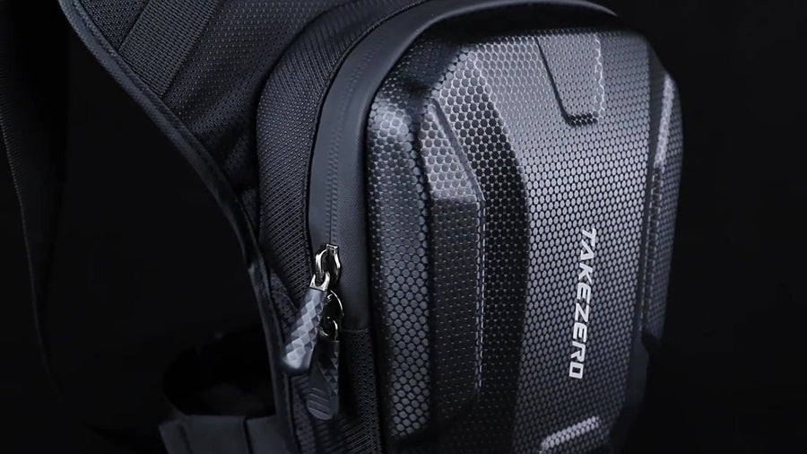Texture et relief de la coque semi-rigide noire TAKEZERO