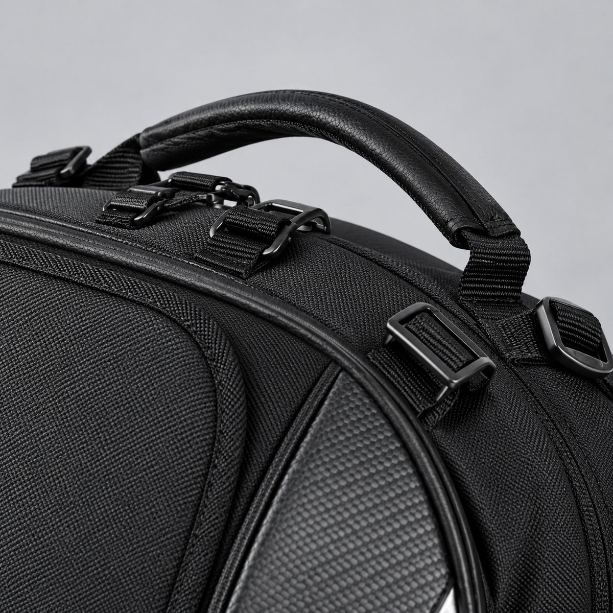 Poignée de transport et attaches supérieures du sac WT2014